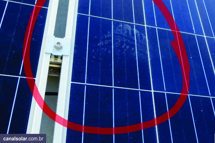 CanalSolar painel com pegada do homem.jpg